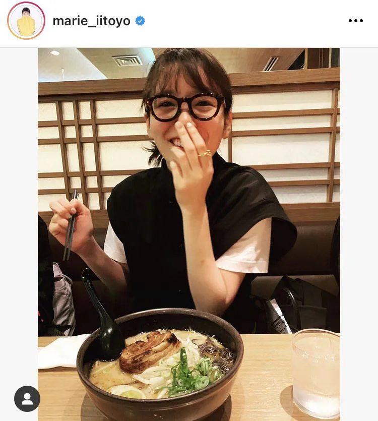 ※画像は飯豊まりえ(marie_iitoyo)公式Instagramのスクリーンショット