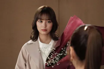 内田理央が“ミステリアスな構ってちゃん”役で登場!鈴木亮平“清一郎”らを「かき回します」<レンアイ漫画家>