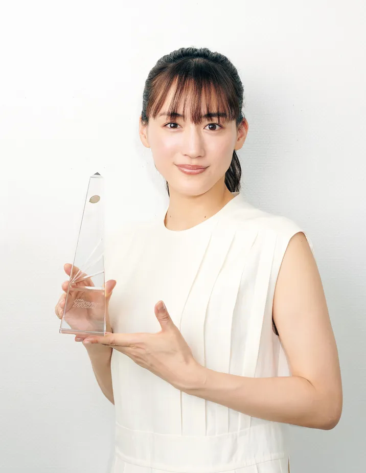 綾瀬はるかが第107回ドラマアカデミー賞で主演女優賞を受賞！