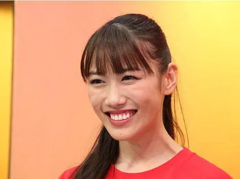 高城れに、“おでこ全開ショット”披露にファン歓喜「お顔の美しさが際立つ」「最高」