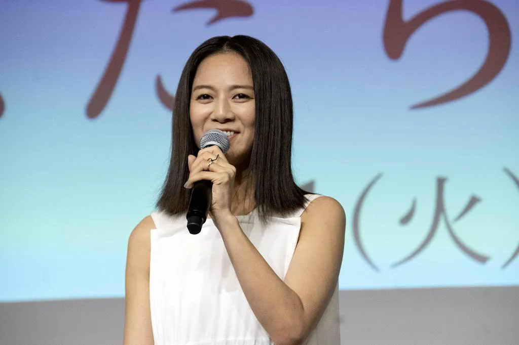 篠原ゆき子が主演映画「女たち」の公開祈念イベントに登場した