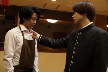 中村倫也“青山”の問い掛けに、宮世琉弥“ぼっちゃん”は過去の出来事を思い出す＜珈琲いかがでしょう＞