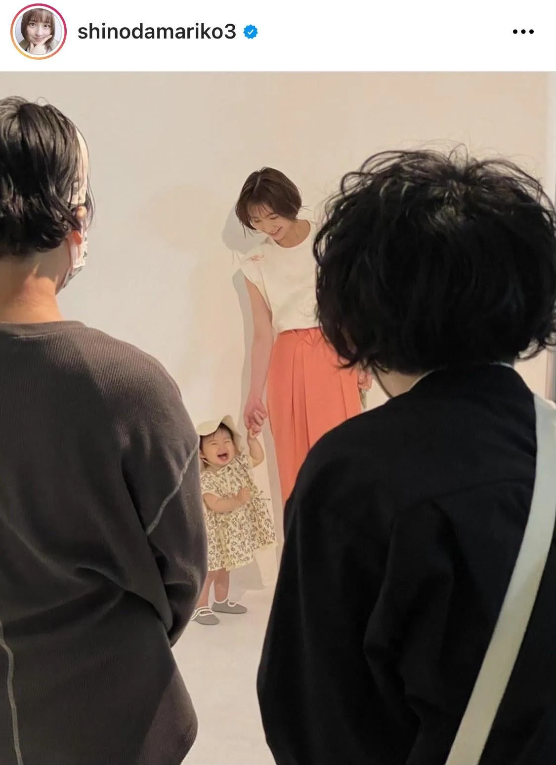 【写真を見る】篠田麻里子、満面の笑みを浮かべる娘と仲良し2SHOT