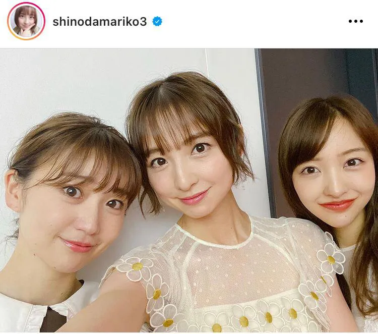 【写真を見る】篠田麻里子、大島優子＆板野友美との3SHOT　(他、小嶋陽菜・高橋みなみも登場するオフショット9枚)