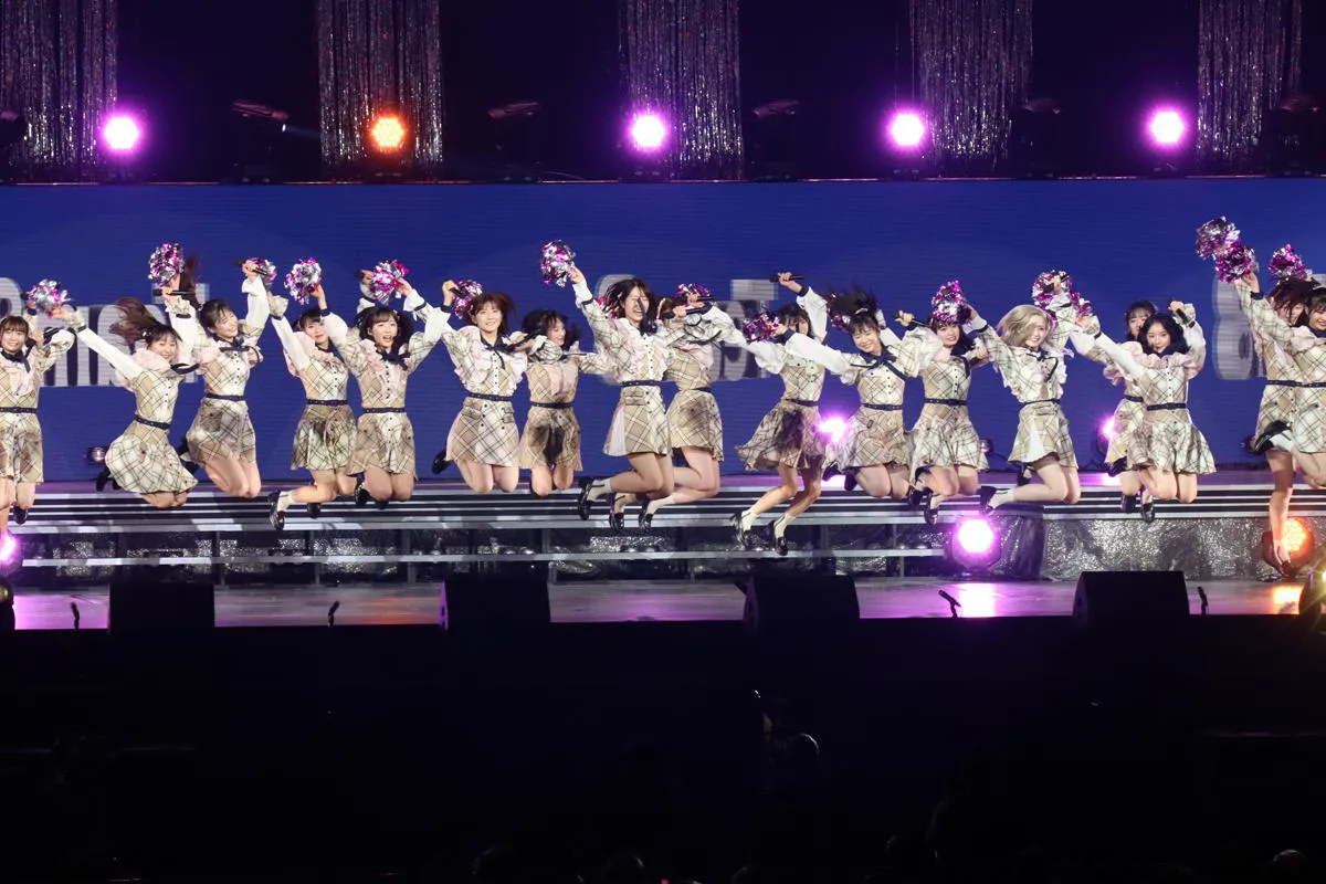 「AKB48 チーム8 全国ツアー ～47の素敵な街へ～ファイナル 神奈川県公演『真っ青な空を見上げて』」より