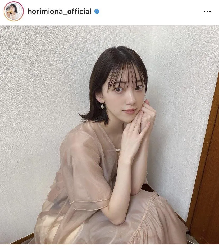 ※堀未央奈オフィシャルInstagram(horimiona_official)より