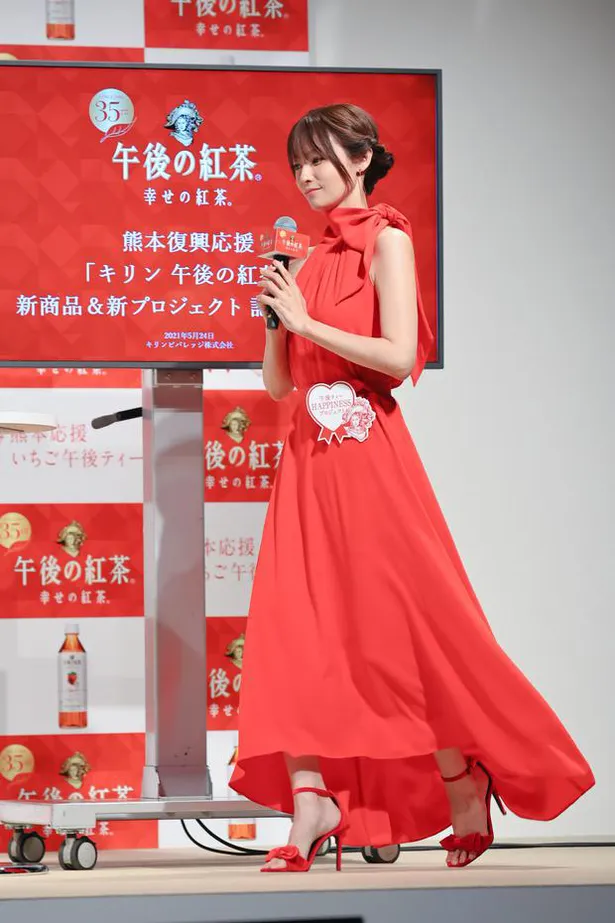 画像 深田恭子 大胆 肩出しノースリーブドレス 姿で魅了 2 10 Webザテレビジョン