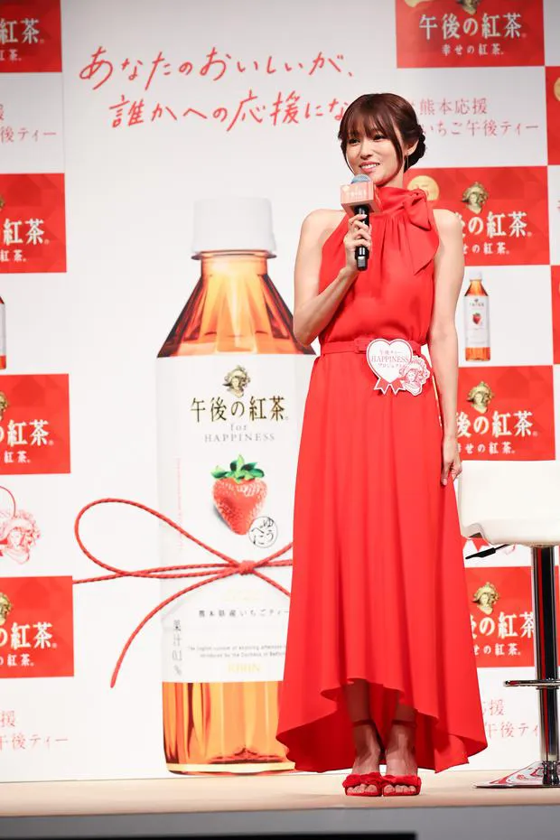 画像・写真 深田恭子、大胆“肩出しノースリーブドレス”姿で魅了！(10/10) | WEBザテレビジョン