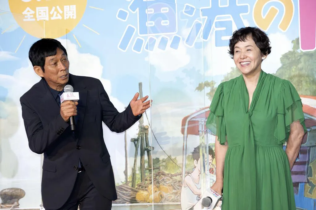 6月11日(金)公開の「漁港の肉子ちゃん」プロデューサー・明石家さんま、主人公を演じる大竹しのぶ(写真左から)