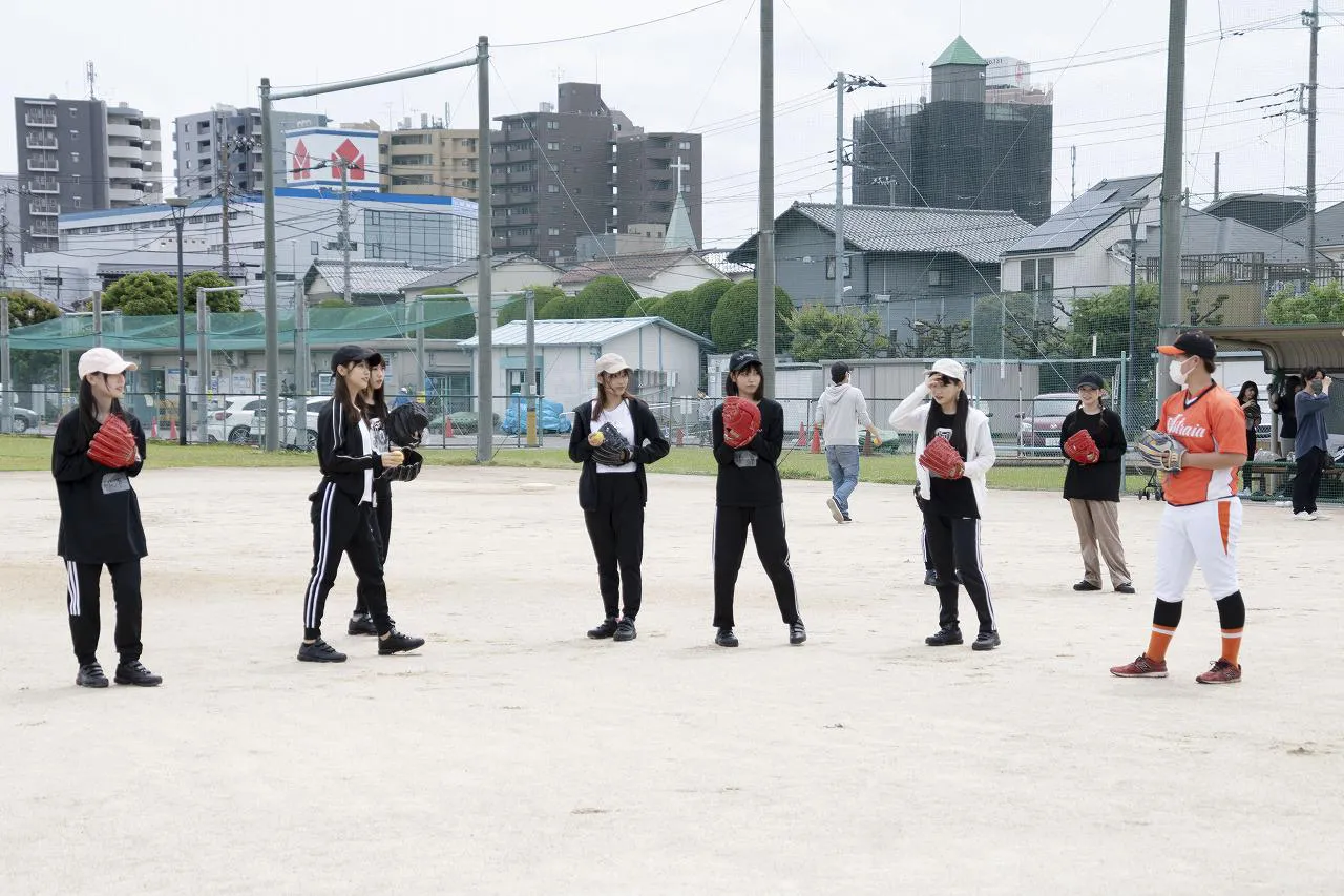 ラストアイドルによる野球練習風景