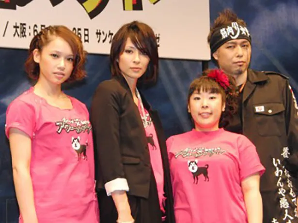 舞台「アウェーインザライフ」製作発表時（2010年）のソニン、水野美紀、村上知子、大槻ケンヂ（写真左より）