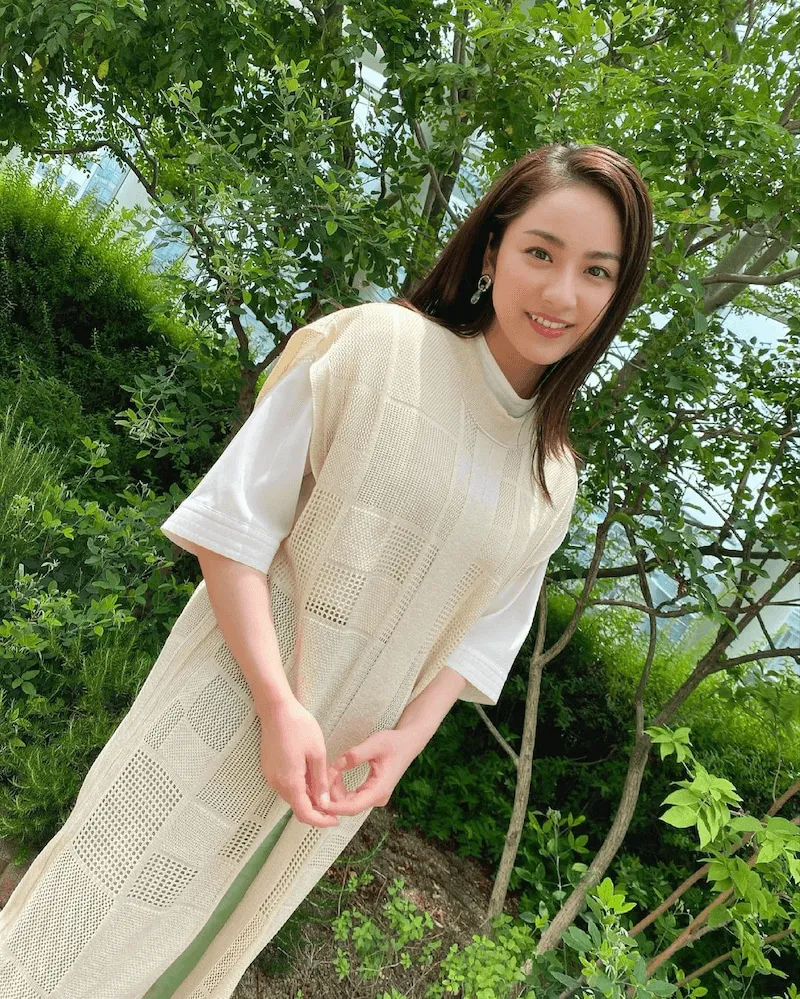 【写真を見る】平祐奈、夏にピッタリの爽やかコーデを披露