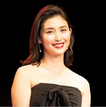 橋本マナミ、“10年ぶりの前髪”のイメチェンSHOTに絶賛の声「かわいさが増してる」「雰囲気変わっていい感じです!」