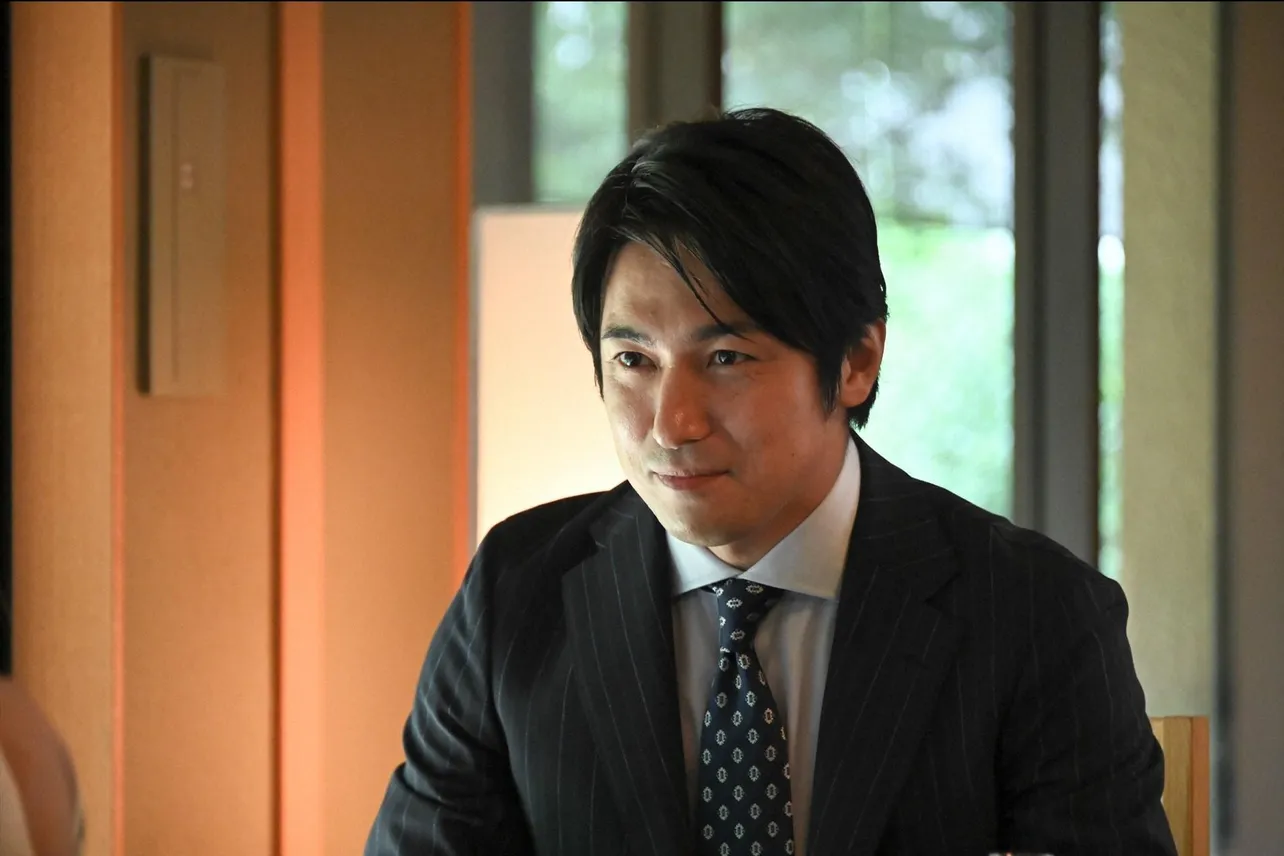 法律事務所で働く有能な弁護士で咲の元カレ・貴也を演じる高橋光臣