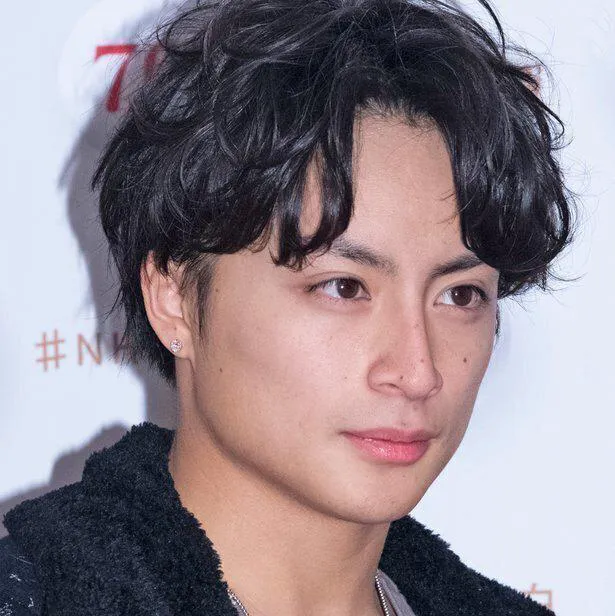 白濱亜嵐 自然な表情のアップ写真にファン歓喜 男でもほれる 綺麗な二重 Webザテレビジョン