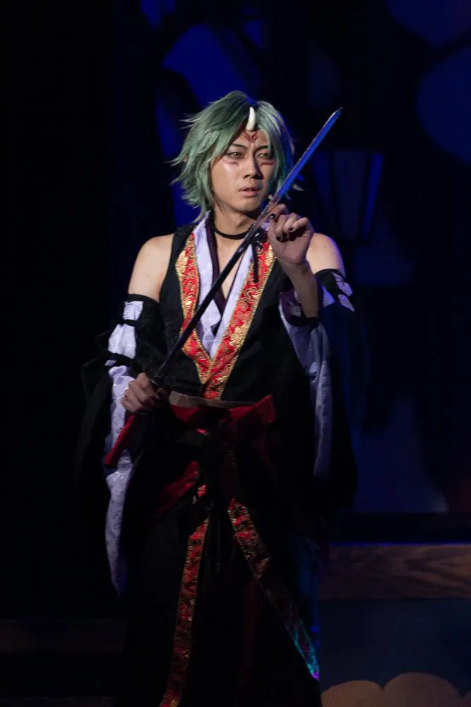 舞台「剣が君-残桜の舞-」再演。小坂涼太郎が演じる鬼族の首領・斬鉄