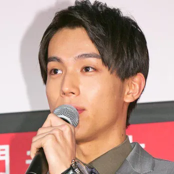 中川大志、上目遣いのサングラスSHOTにファン胸キュン!「男前…尊いとはこのこと」「かっちょえぇー!」
