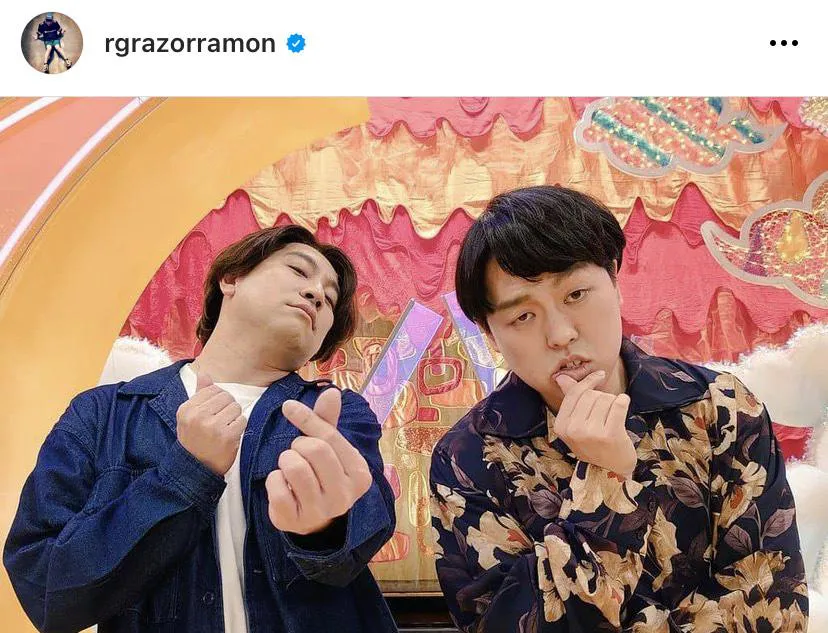 BTSになりきるレイザーラモン・RG(左)とジェラードン・かみちぃ(右)。RGの角度が絶妙…！ 