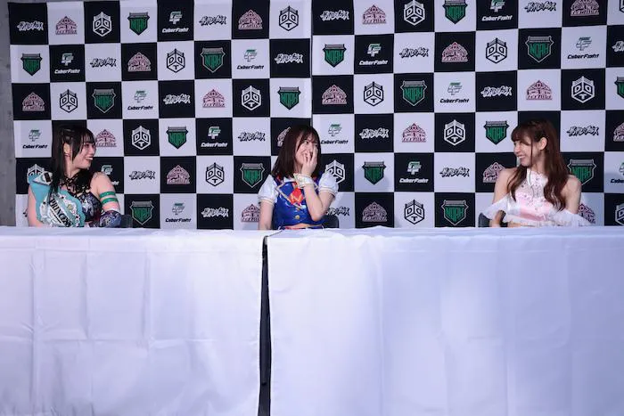 次回大会で初のシングルマッチが決定したと聞いて驚く荒井優希