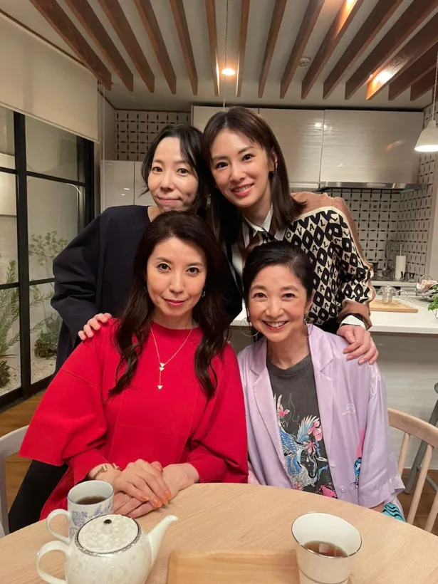 【写真を見る】北川景子×平岩紙×三石琴乃×宮崎美子の女子会オフショット披露！