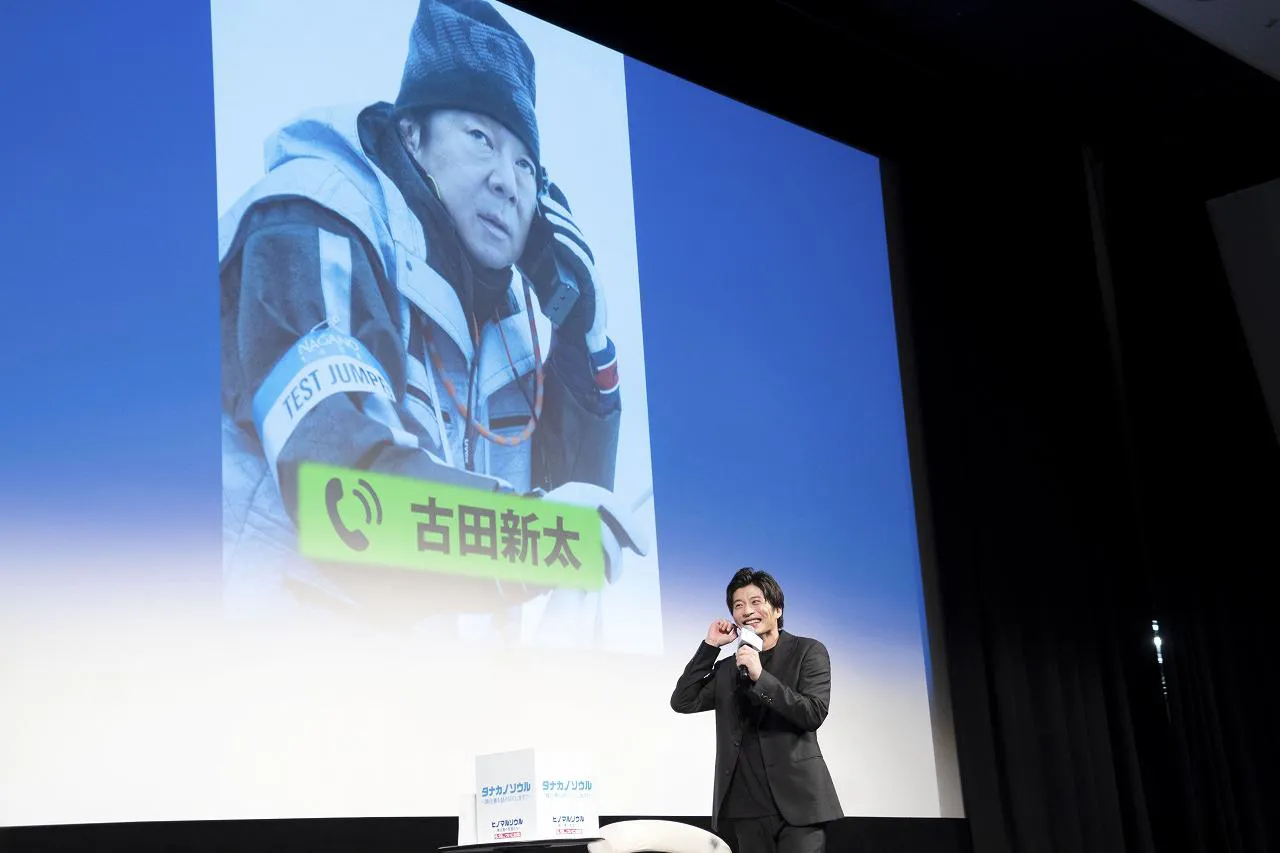 【写真を見る】古田新太が電話で緊急出演！田中圭と和やかなトークを展開した