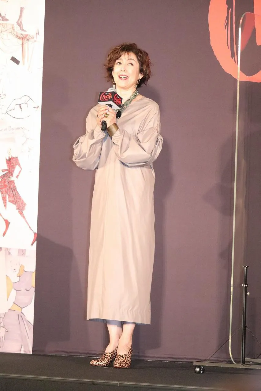 “街を歩けるバロネス”をイメージした衣装の塩田朋子