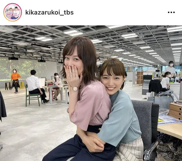 【写真を見る】真柴くるみ役・川口春奈と茅野七海役・山下美月の“先輩後輩”ツーショット