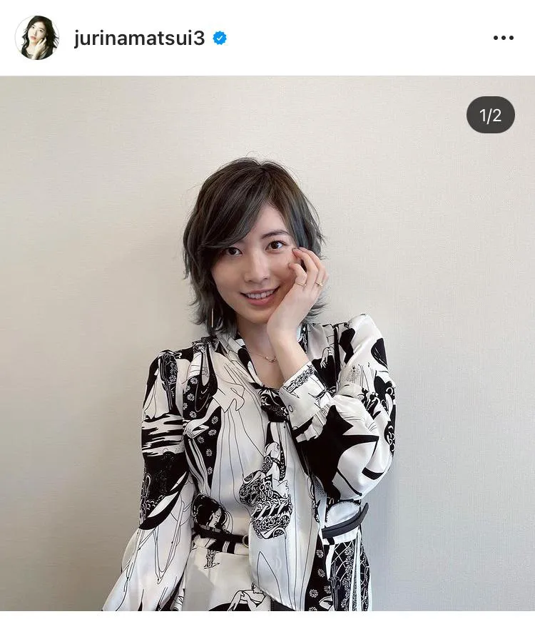 松井珠理奈のモノトーンワンピSHOT