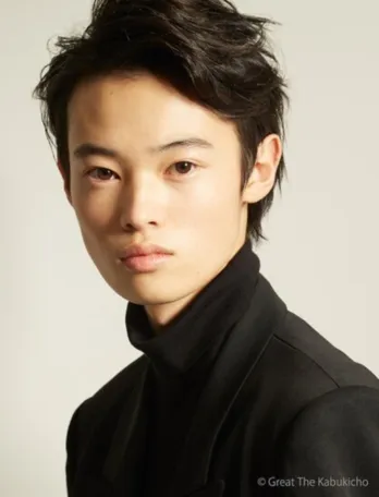 窪塚洋介の息子・愛流、“何頭身…？”抜群のスタイルSHOTに反響「足長すぎる～!!」「かっこいい」