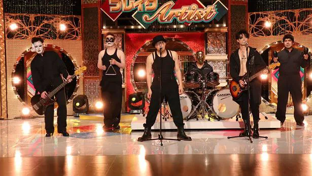 チョコプラ長田が率いる“悪魔的”な6人組ハードロックバンドが登場