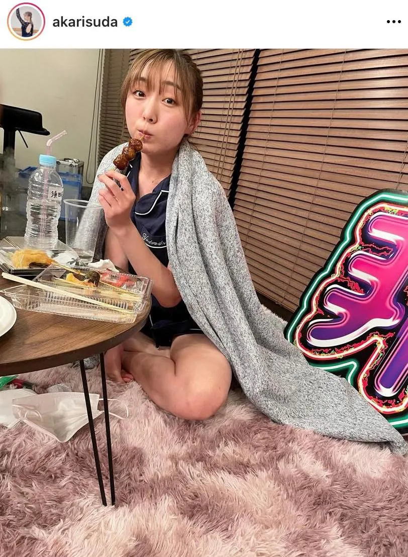 【写真を見る】ほてり顔の須田亜香里、“彼女感”あふれる家飲みふうパジャマ姿