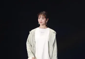 横田真悠、目うるうるの自撮りSHOTにファンもん絶「そんな可愛く見つめないで」「色気増し増し…」