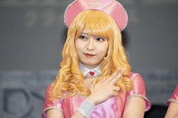 AKB48行天優莉奈、“胸元パックリ”なナース衣装に驚き「『へ?』って思ったりしたんですけど(笑)」