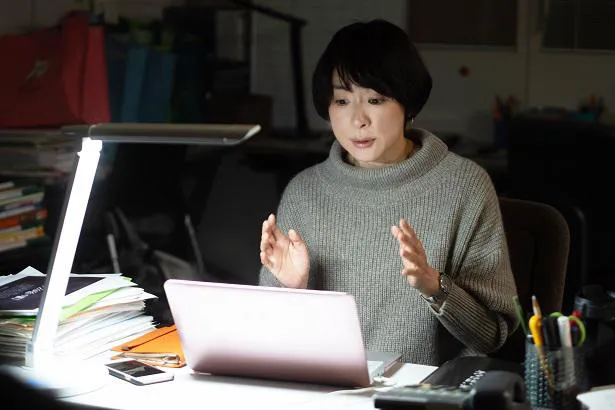 「彼女のウラ世界」にて、テレビ局プロデューサーの山手香澄を演じる西田尚美
