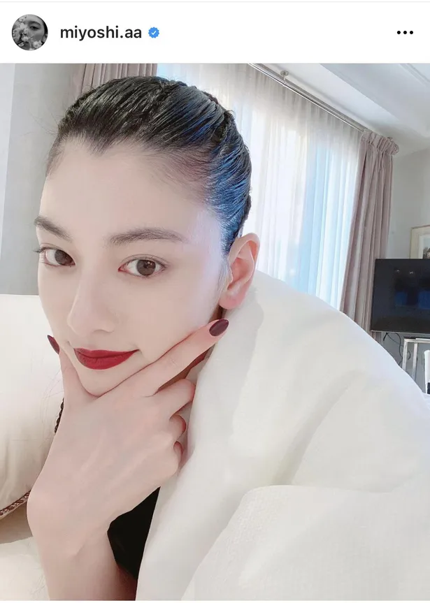 画像 三吉彩花 25歳誕生日を報告 美デコルテ あらわなワンピース姿を公開 どんどん美しくなる スタイルの良さ本当モチベ 11 18 Webザテレビジョン