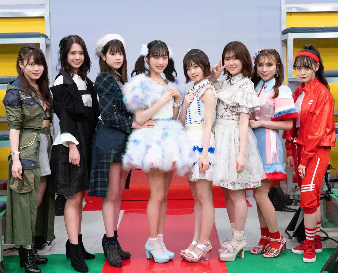 AKB48チーム8メンバーが茅野しのぶさんセレクトの衣装で登場　