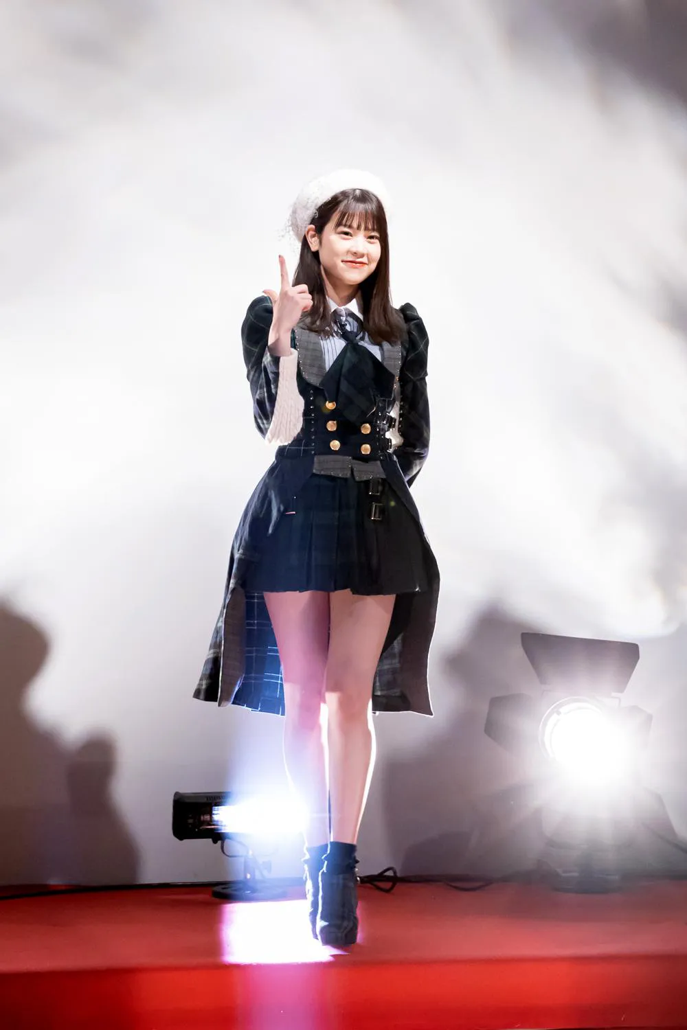 吉川七瀬はAKB48・38枚目シングル「希望的リフレイン」(2014年)の島崎遥香の衣装で登場　