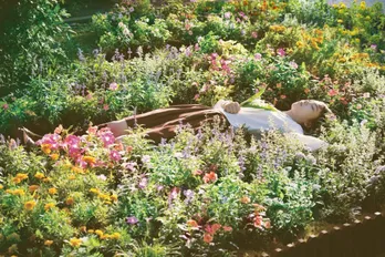 飯豊まりえ、生々しい息遣いで“完璧に美しい”背面ダイブ…! 衝撃の裏側