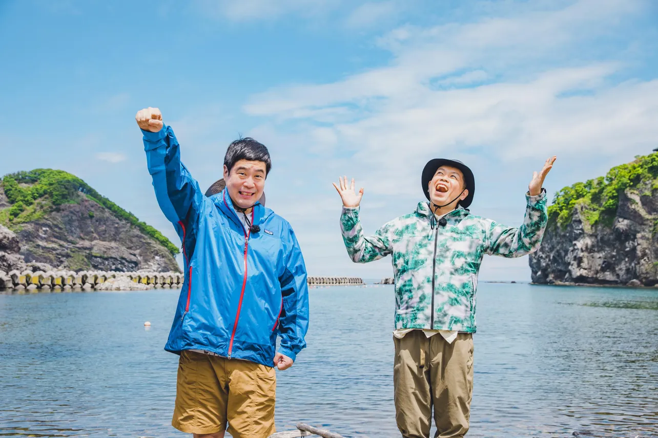 北海道の積丹・島武意海岸を満喫するタカアンドトシ