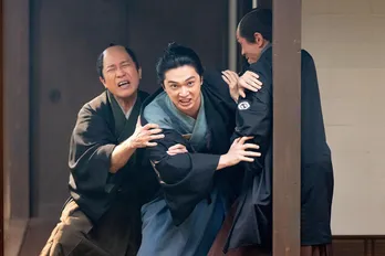 <青天を衝け>吉沢亮“篤太夫”が決死の表情で訴える!磯村勇斗“家茂”は草なぎ剛“慶喜”の腕の中で…