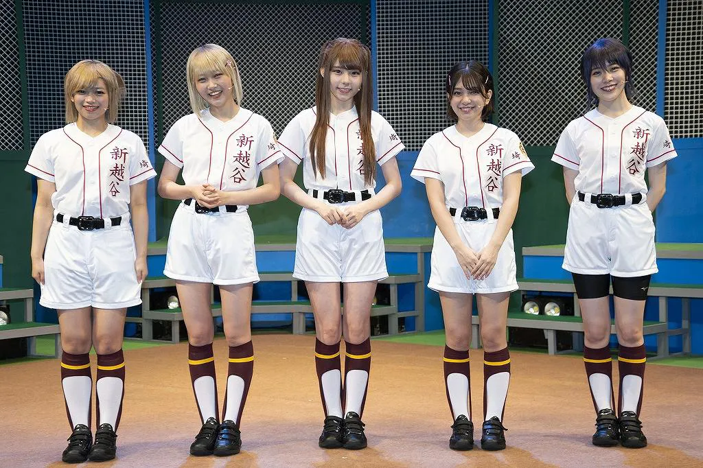 ラストアイドルの岡村茉奈、小澤愛実、大森莉緒、長月翠、間島和奏(写真左から)