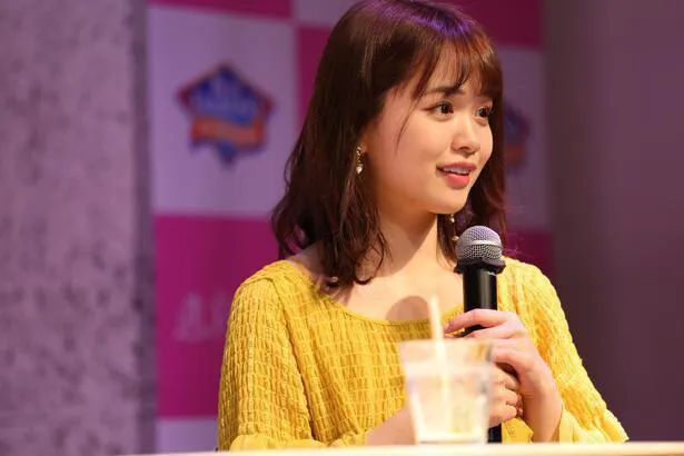 菅本裕子“ゆうこす”「一瞬誰か分からなかった！」“美背中ドレス”&“透け