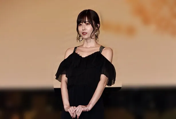 有村藍里 美肩あらわなノースリーブshotに反響 スタイル良過ぎ 裸足なのもかわいい Webザテレビジョン