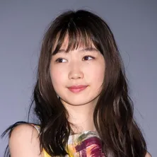 岡本夏美、浜辺美波との秘蔵2SHOTを披露「愛してるなぁ~って…」“相思相愛ぶり”にファンほっこり