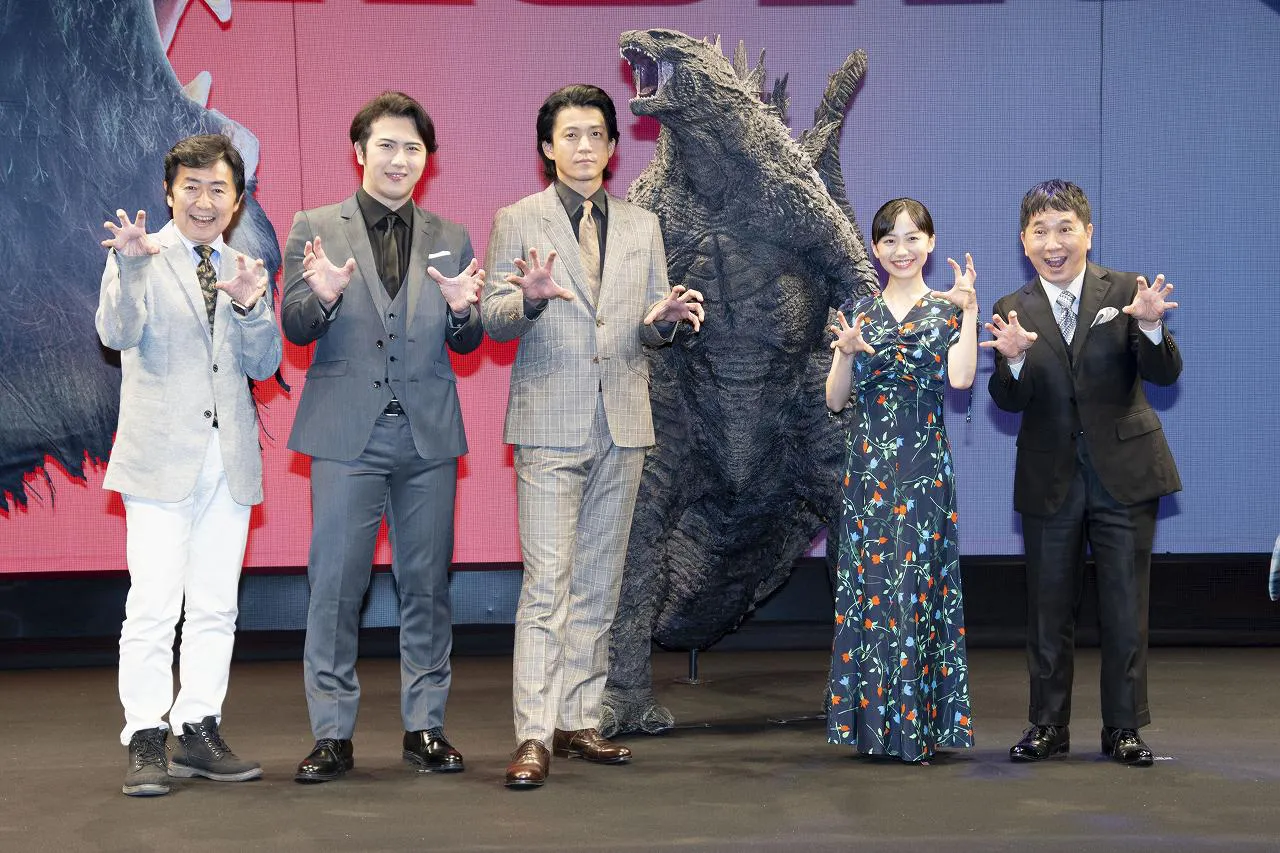 映画「ゴジラvsコング」のジャパンプレミアに登壇した笠井信輔、尾上松也、小栗旬、芦田愛菜、田中裕二(写真左から)