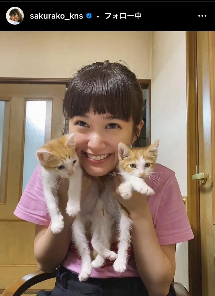 【写真を見る】小西桜子、子猫2匹との“癒やしパワー”全開SHOT！