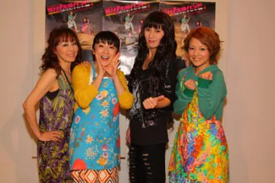 主婦たちがバンドを結成し奮闘する姿を描く舞台「輝け！主婦バンド-」に出演する杏子、エド・はるみ、秋野暢子、中澤裕子（写真左より）