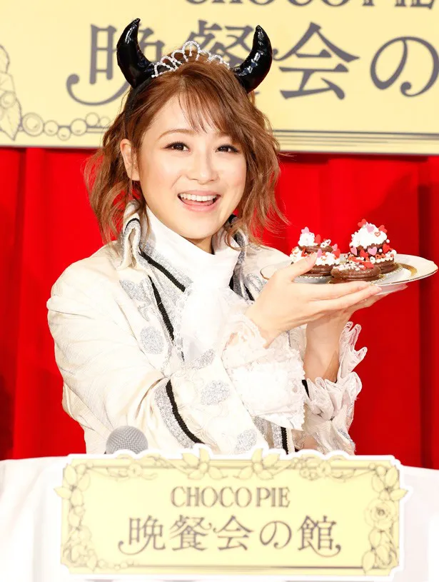鈴木はチョコパイドレスアップ対決で、チョコパイの上にたくさんのハート形のチョコレートが乗ったドレスアップチョコパイを披露