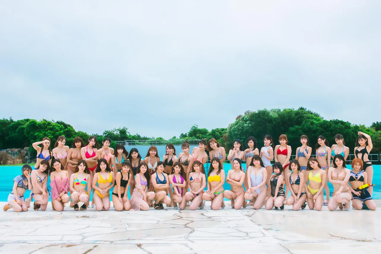 「はなまる夏の大プール撮影会」に多数のグラビアアイドルが集結　