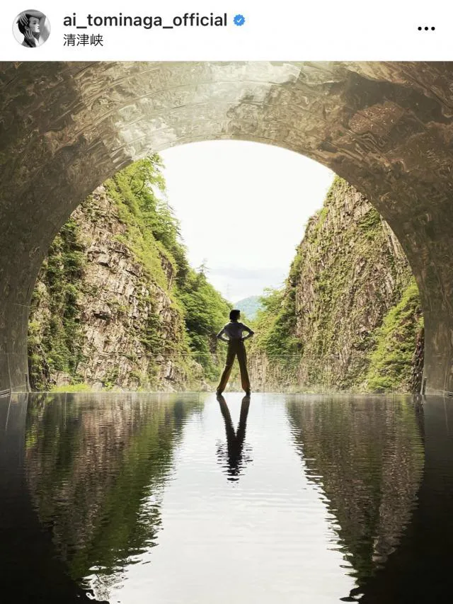 【写真を見る】冨永愛、スタイル際立つ“神秘的”シルエットSHOT公開
